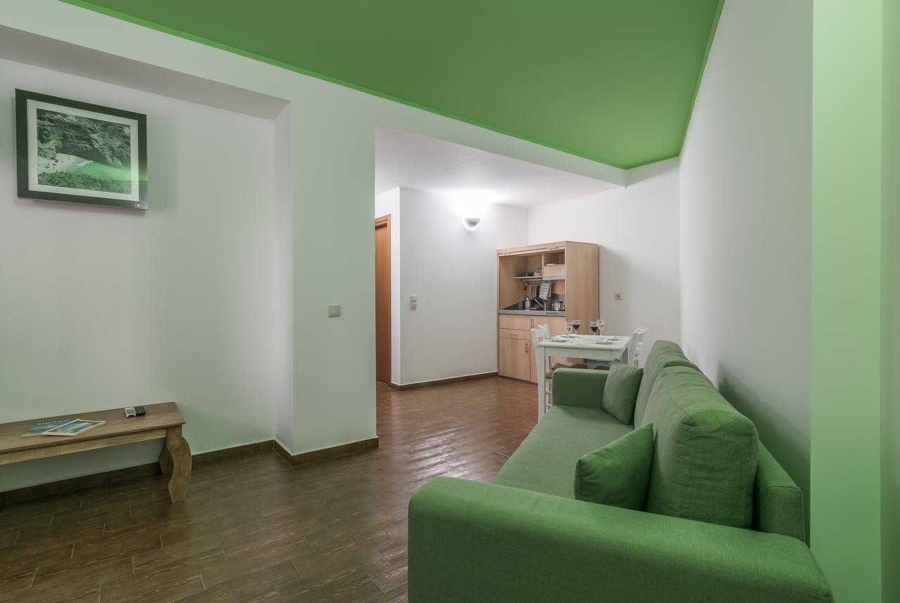 Malion Rooms Adamantas  ภายนอก รูปภาพ
